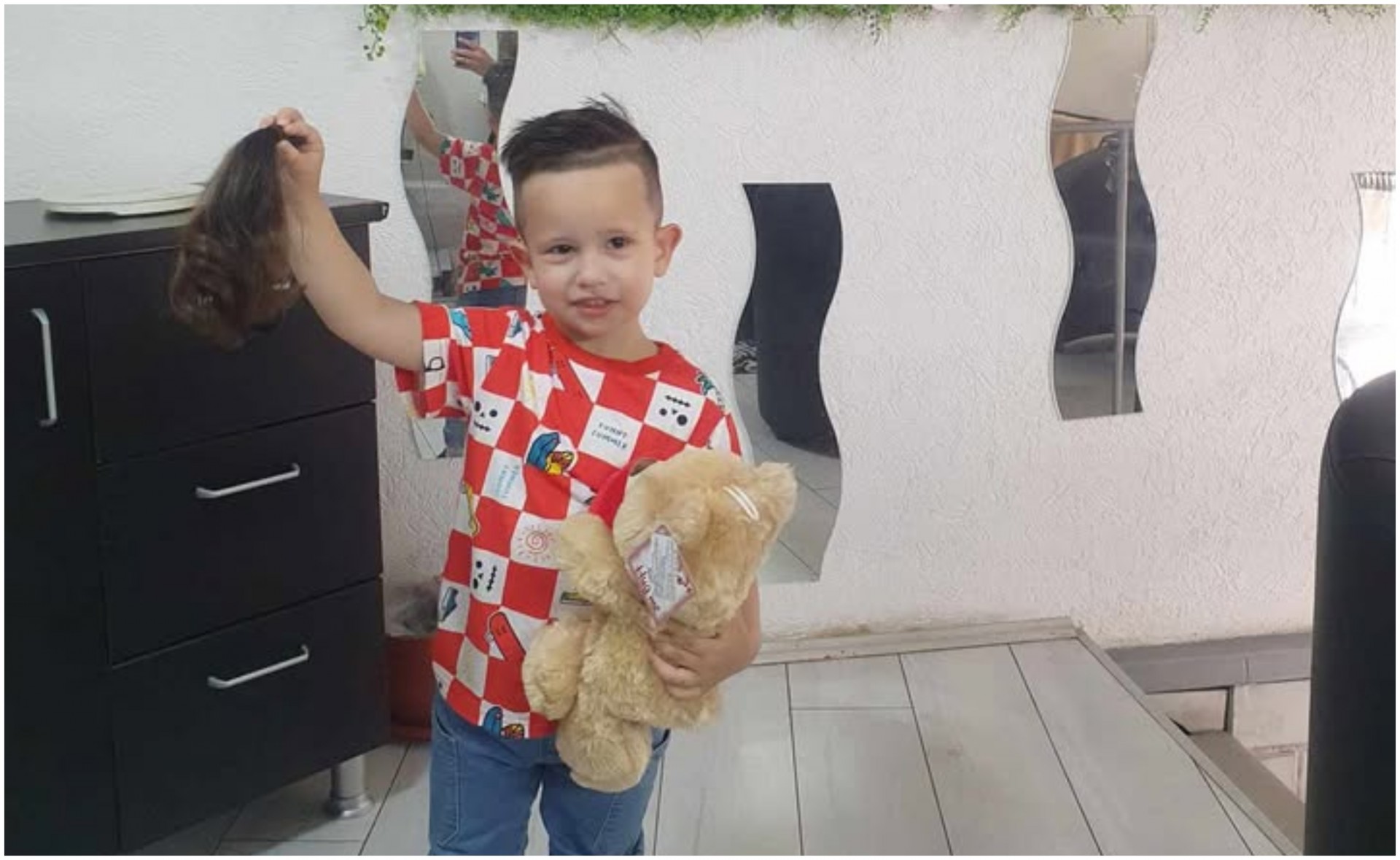Мало срце, големо дело: 3-годишниот Матео од Струмица ја донираше својата коса за деца заболени од рак