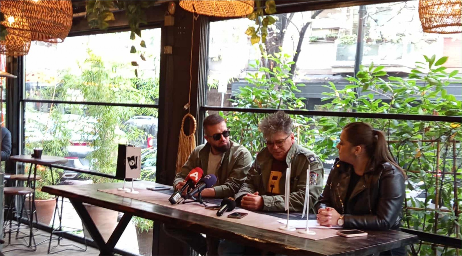 Песните што ги пеевме на првите љубови: „Црвена јабука“ слави 40 години со концерт во Скопје