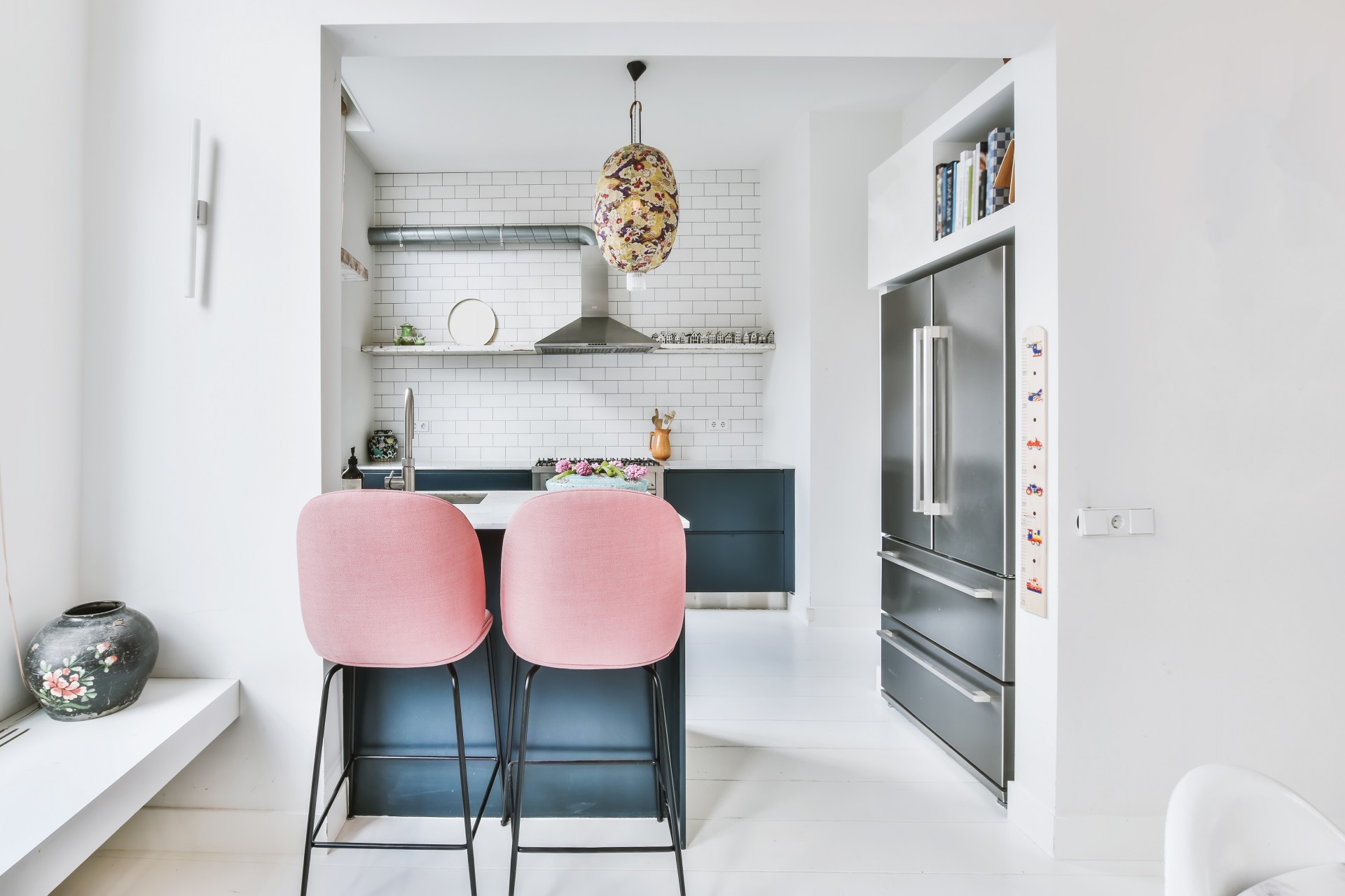 Совети за совршено уредување на кујна во гарсоњера: Има место за сѐ и плус е комотна