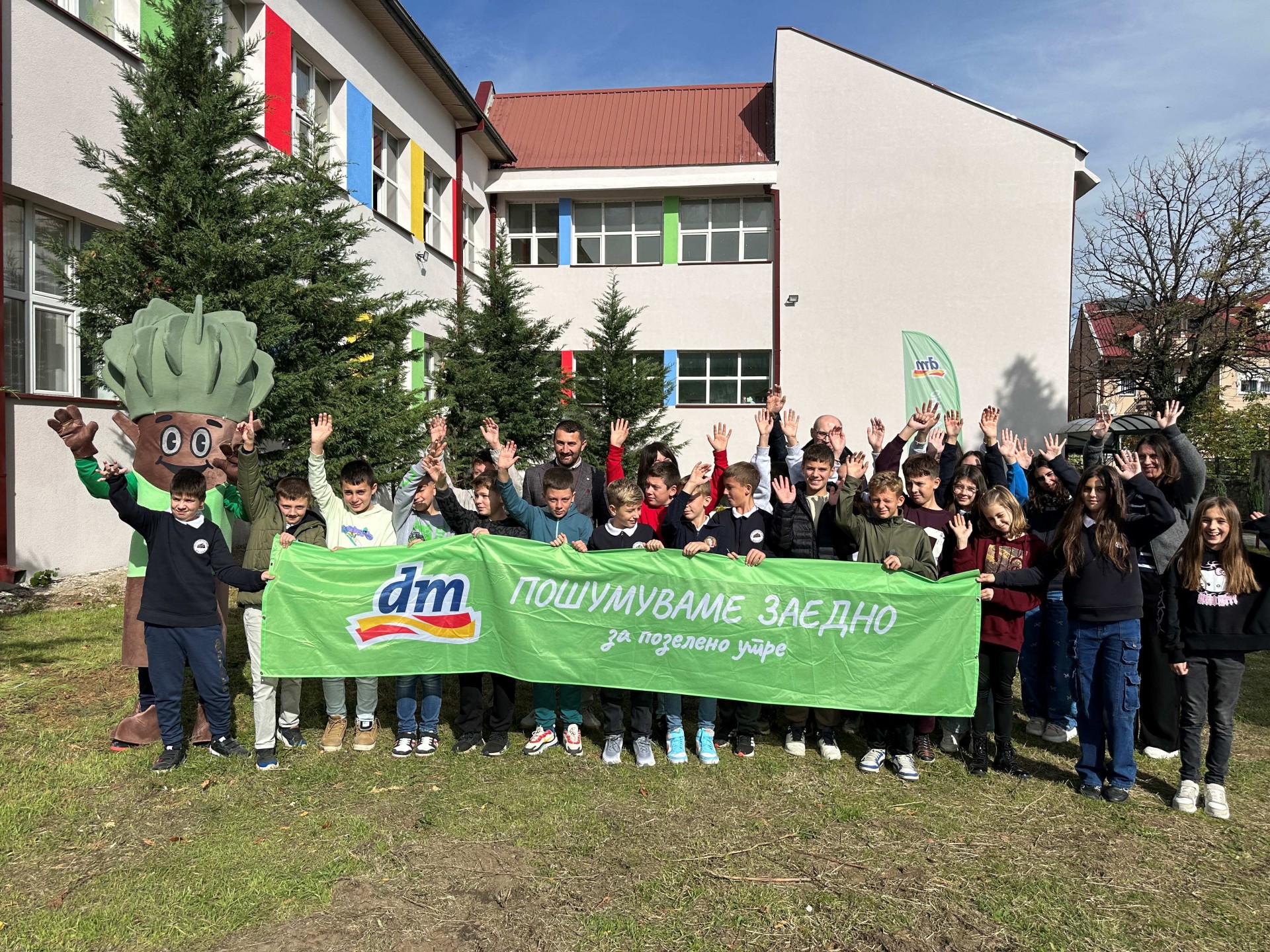 Раззеленети првите два училишни двора избрани на dm конкурсот „Зелена иднина: Од градинка до училиште“