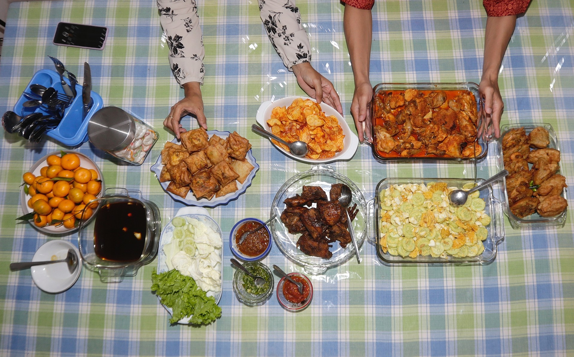 Четири намирници без кои вистинско македонско семејство не може да ја замисли зимата: Традицијата на маса изгеда баш вака