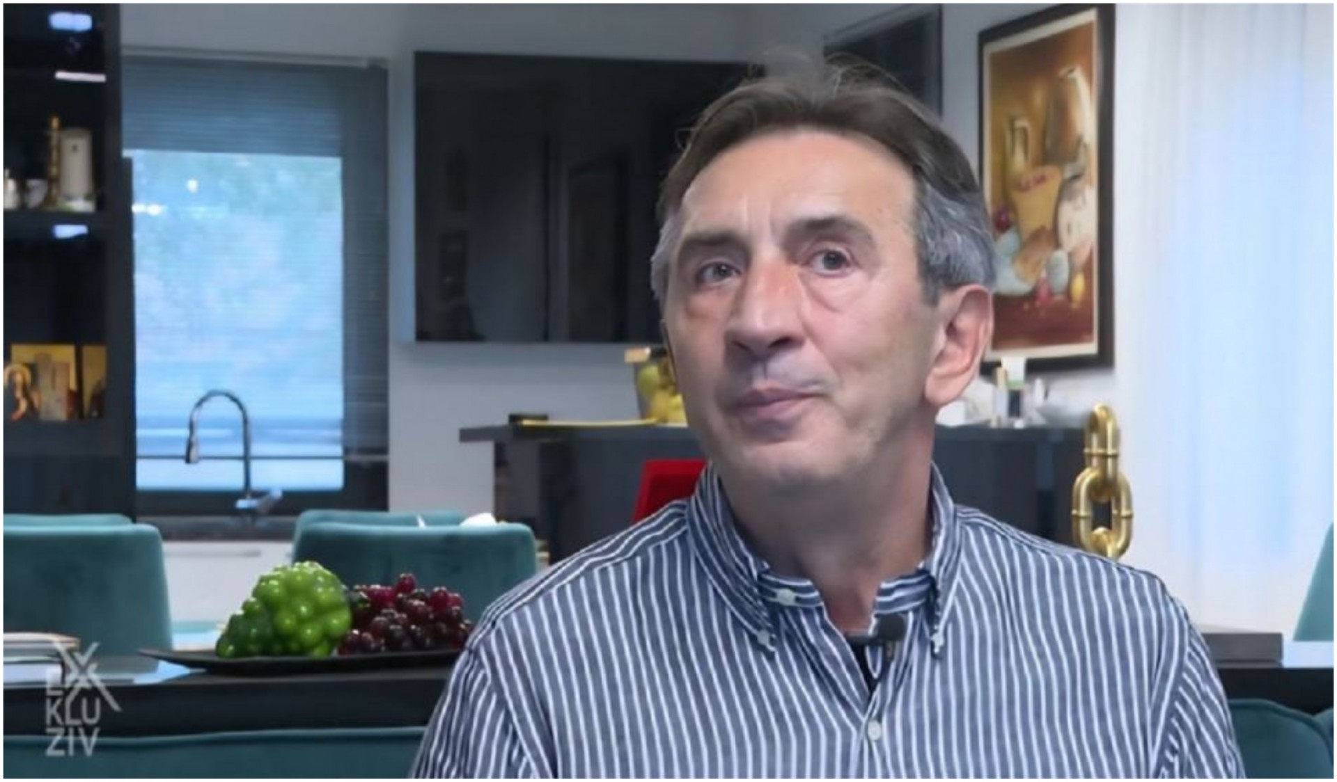 Вака изгледа станот на Жика Јакшиќ: Модерен мебел, скапи слики и икони на ѕидовите