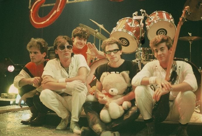 „Меморија“ го затвора кругот со досега невиден концертен времеплов во МКЦ: 24 музичари од сите постави на бендот ќе ротираат на сцената таму каде што се’ започна