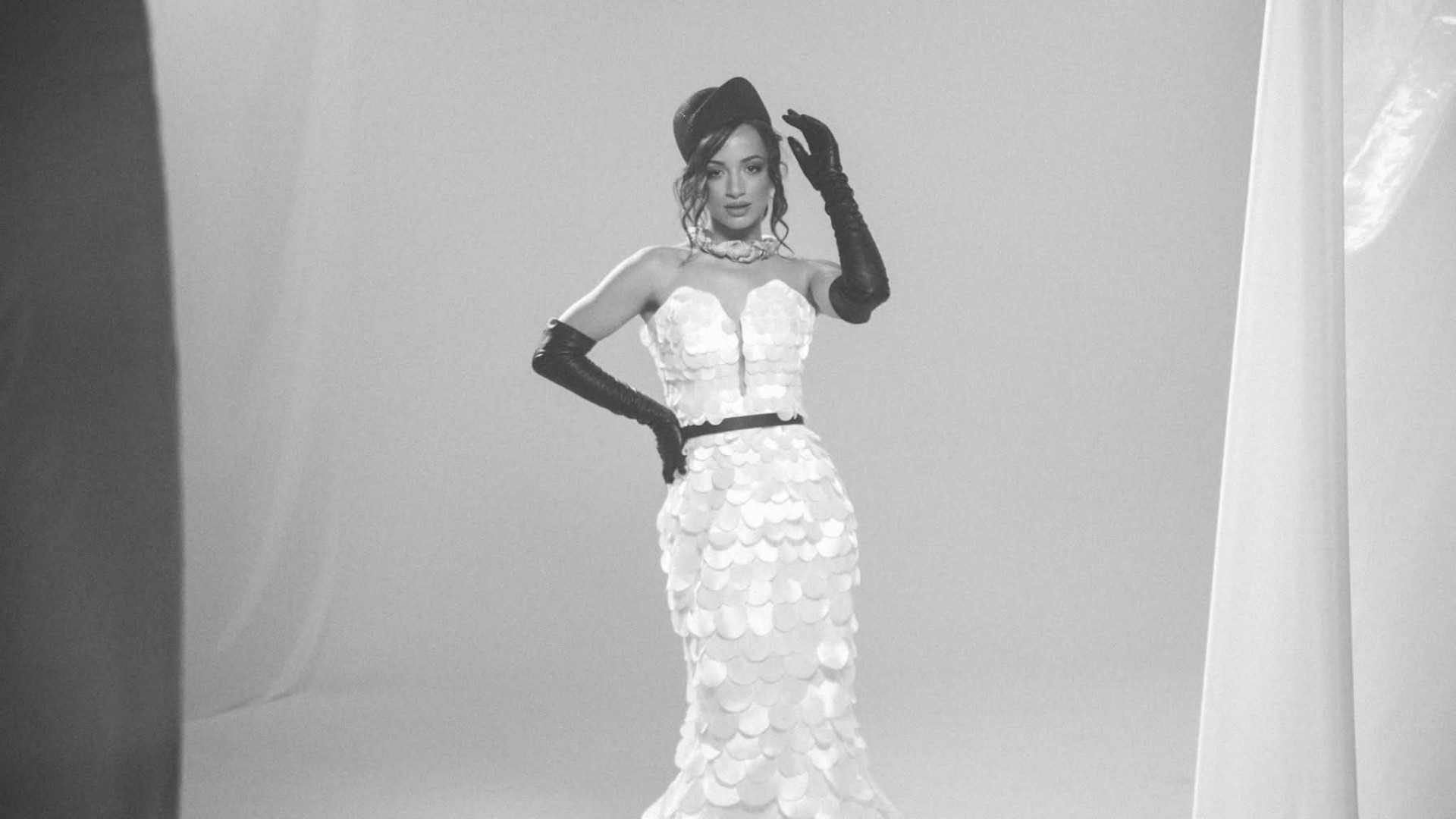 Мими Јовановска со нова балада што се чувствува до коска – „Те сакам“ - ВИДЕО