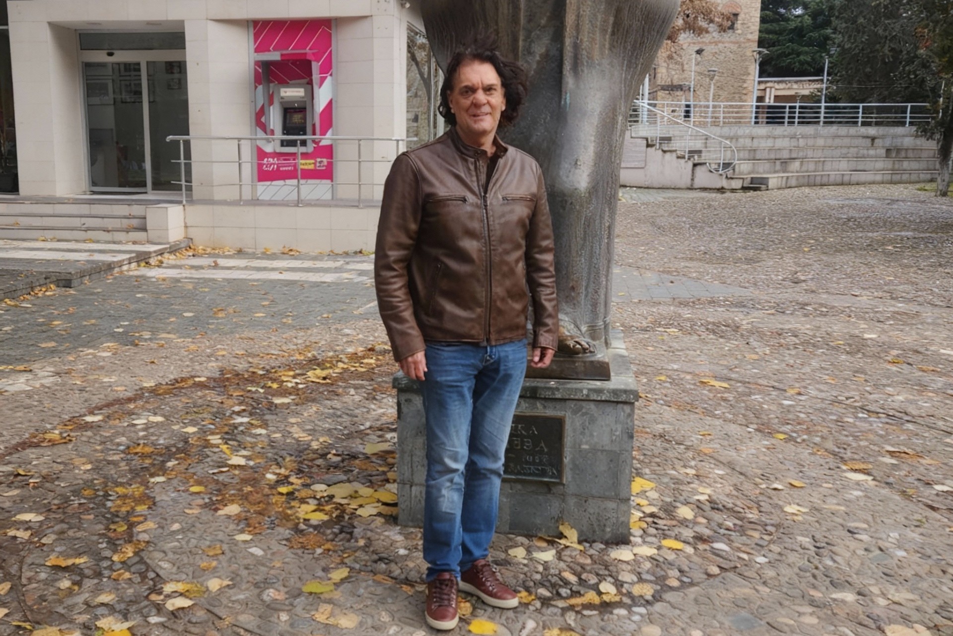 Пораката што ја остави ги направи Македонците горди домаќини: На денот на роденденот на Југославија Ален Славица го посети Скопје