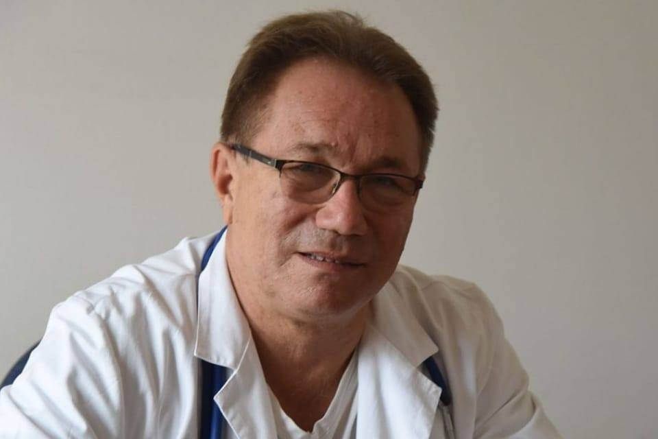 Доктор Беќаровски предупредува: Седењето е поопасно и од пушењето