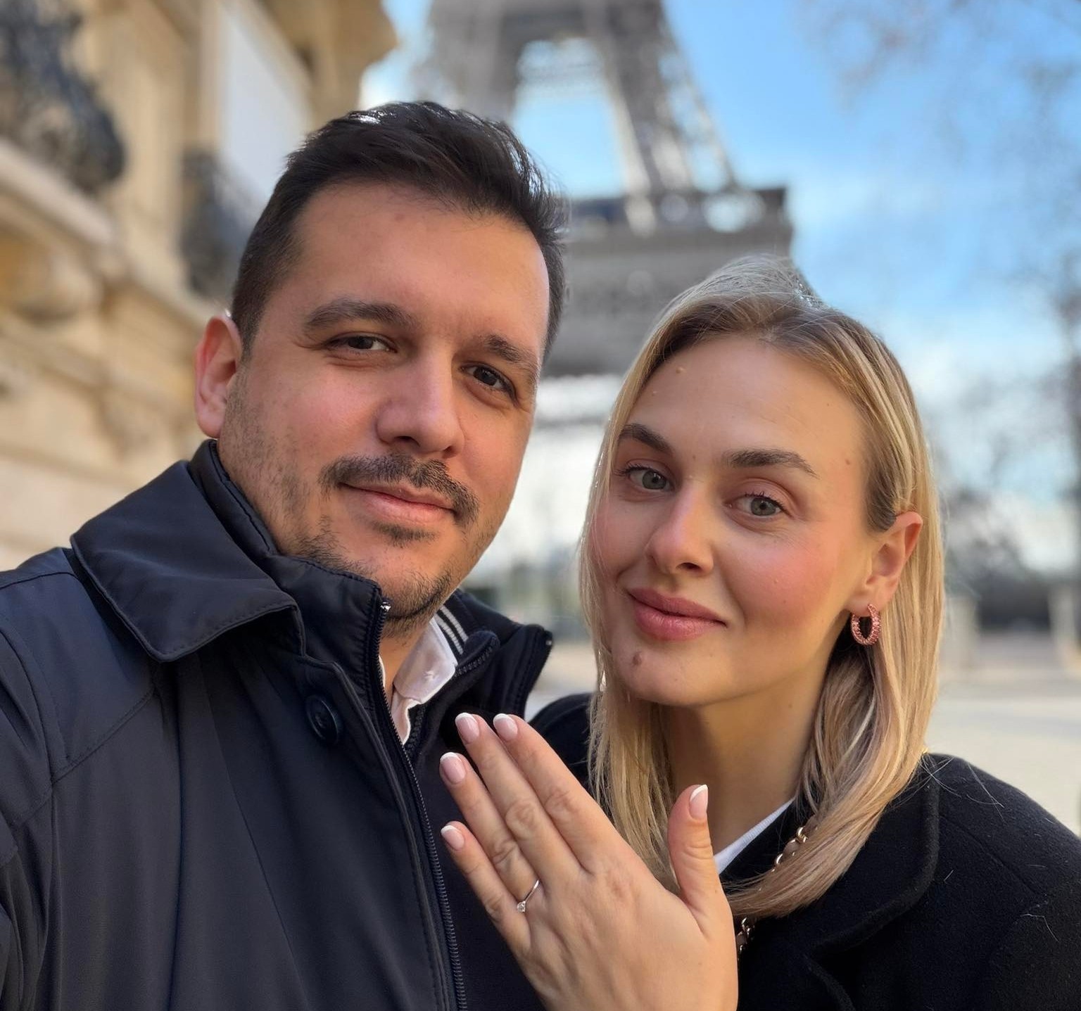 Се ожени помошникот на Тошковски: Ја побара раката на свршеницата на најромантичното место во Европа