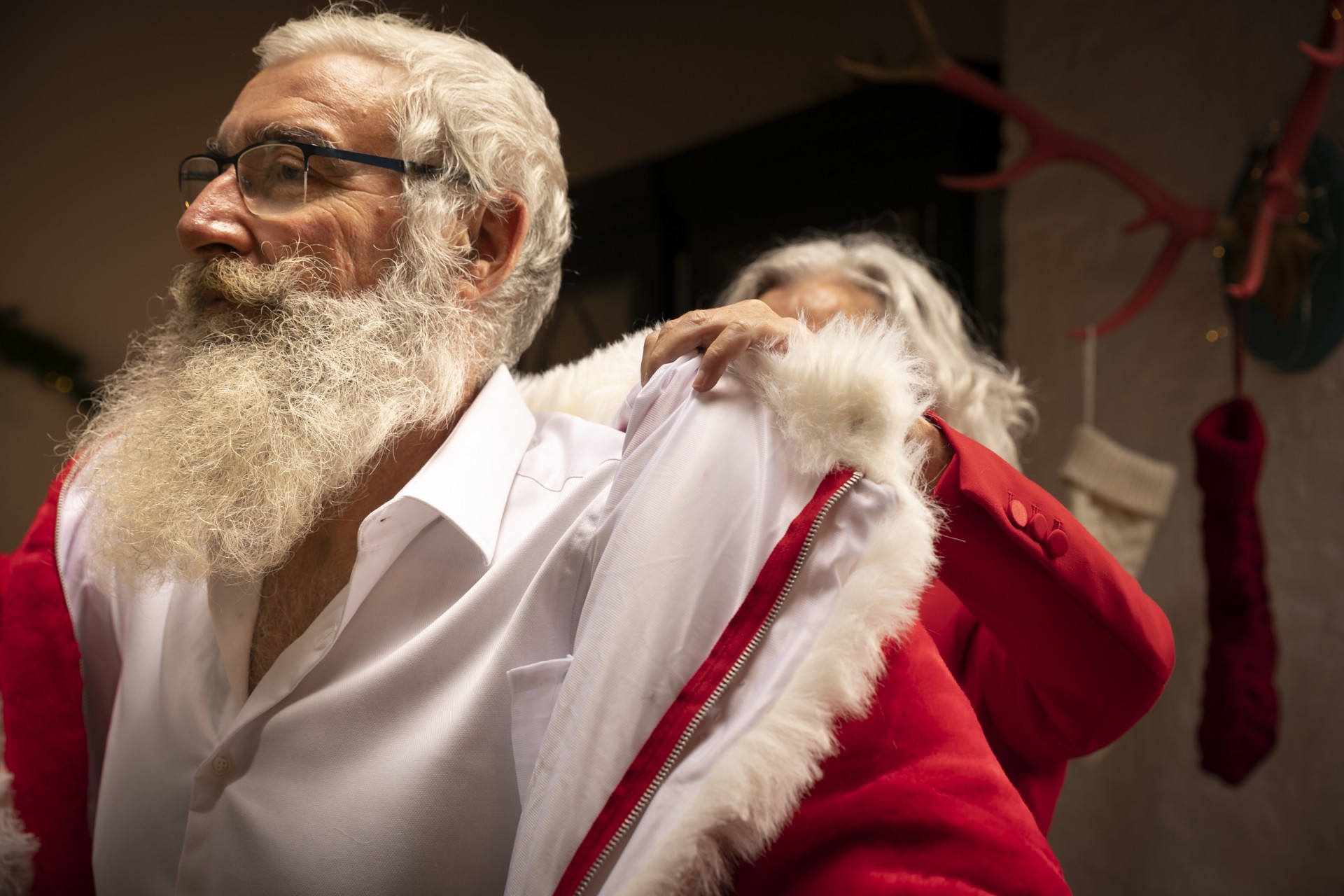 Зошто Дедо Мраз е дедо, а не е чичко, вујко или татко?!