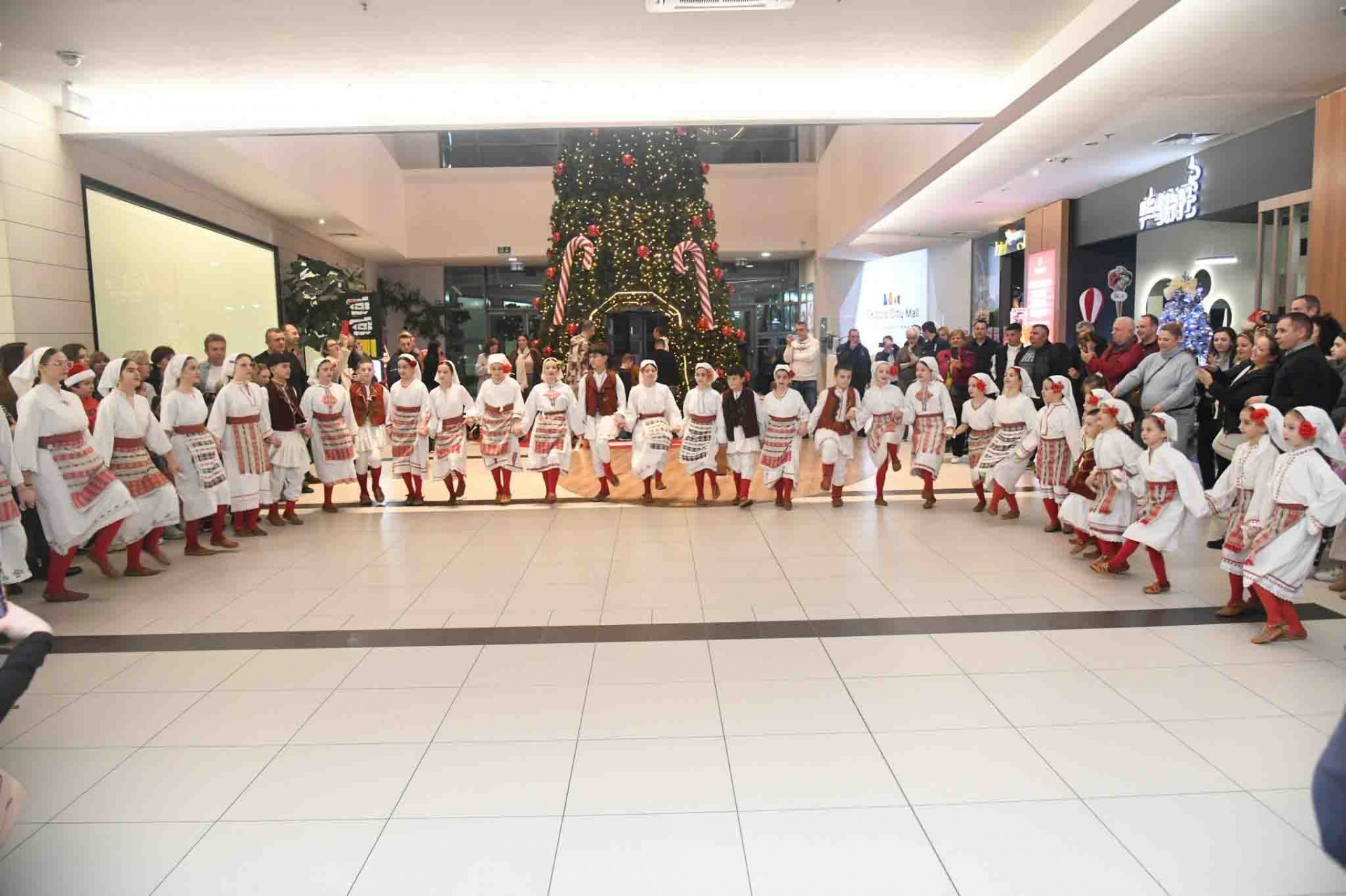 Дијалог меѓу традицијата и современоста во Скопје Cити Mол