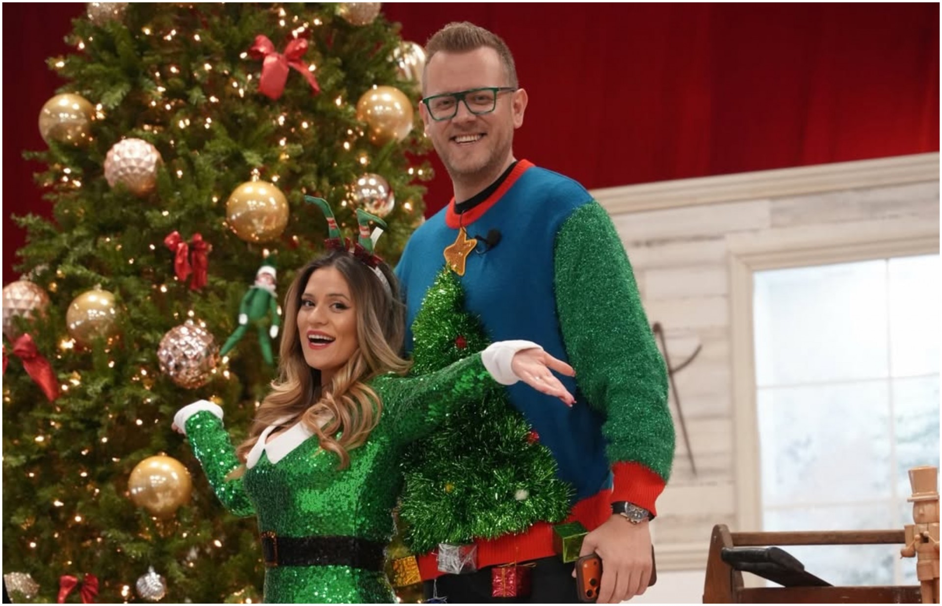 „The Elf and The Shelf“: Александра и Дамјан Дренковски во празнична бајка