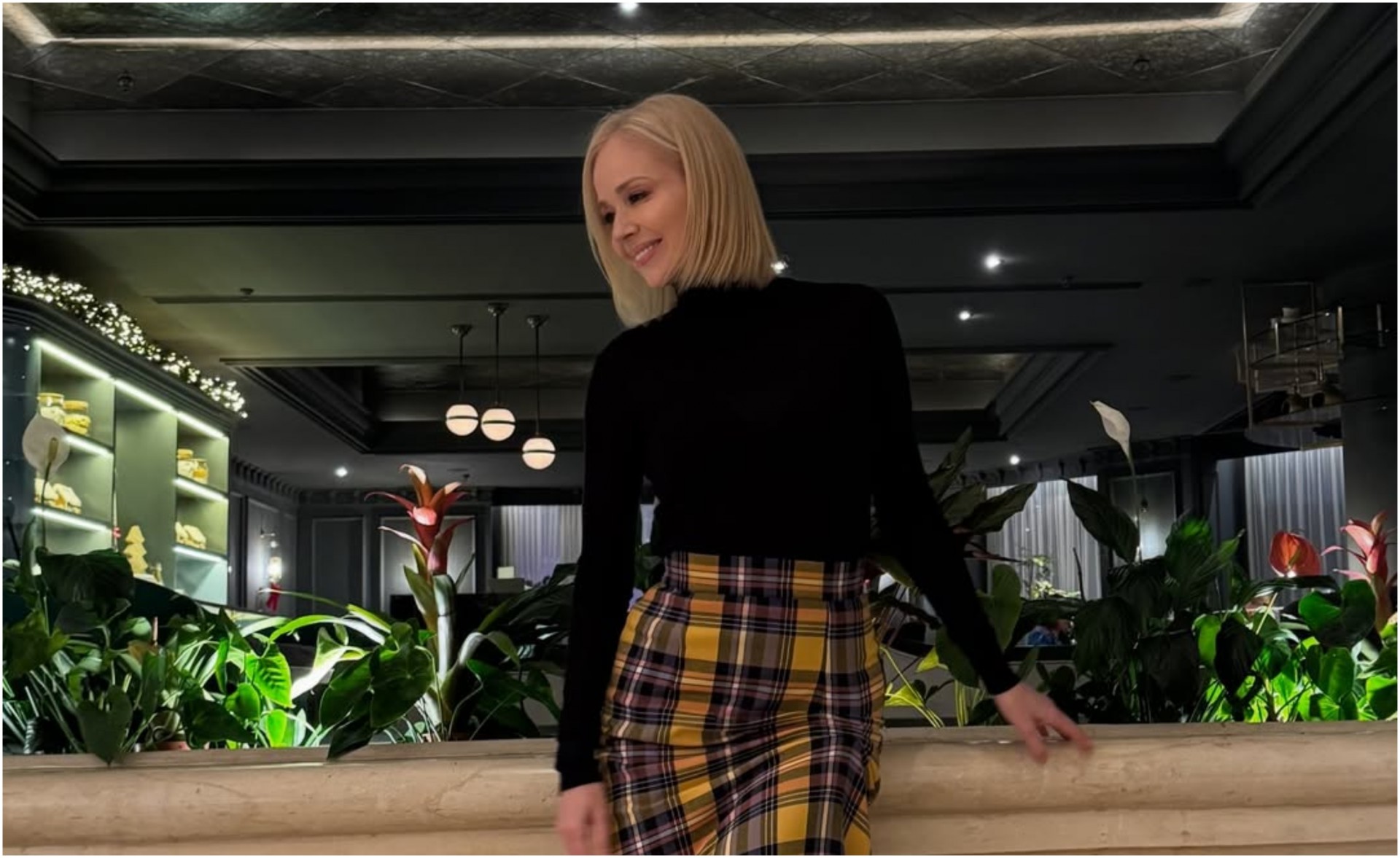 Кога немате идеја ископирајте го нејзиниот аутфит: Празнична комбинација на Јелена Розга