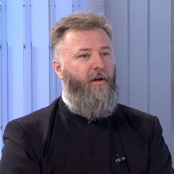 „Разговарав со Света Петка кога мојата сопруга беше трудна“: Отец Предраг Поповиќ сонувал сон, а следното утро го дочекала чудесна глетка