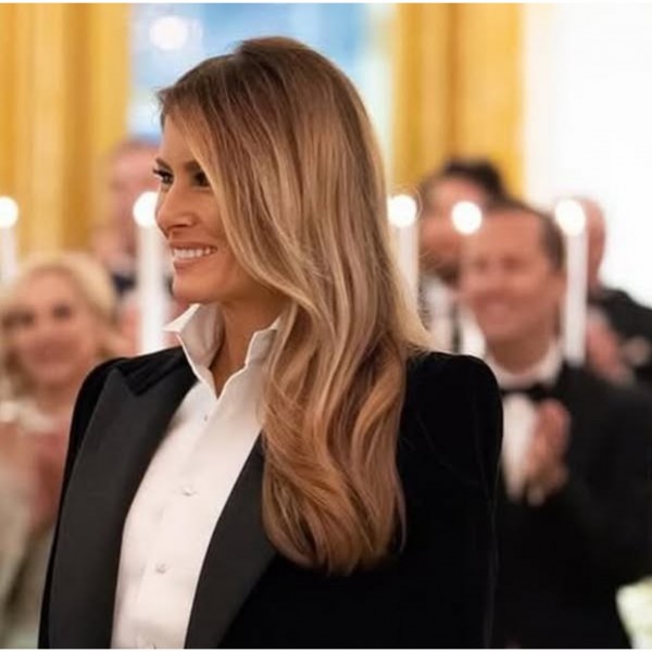 Меланија Трамп има НОВА БОЈА НА КОСА: Првата дама на Америка не одолеа на најголемиот летен тренд, изгледа ПОМЛАДО И ПОУБАВО