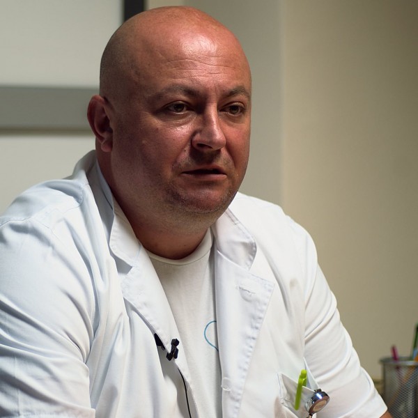 Д-р Бобан Ѓаков на тема: Летен одмор и трудници, менструација на плажа и безбедно капење на жените во базени