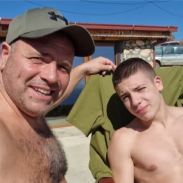 Полугол и од плажа: Максим Димитриевски му го честита полнолетството на својот син Димитар