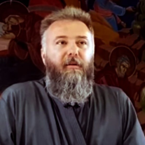 Семејствата денеска се распаѓаат поради мажи кои се „мамини синови“: Отец Предраг Поповиќ со брутална порака кон мажите и жените