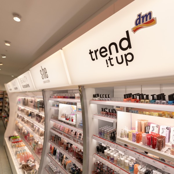Откријте ги најпосакуваните „секогаш поволно“ make-up трендови за оваа есен!