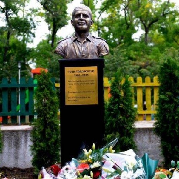 Откриена спомен бистата на полицаецот Тоше Тодоровски, кој загина во пожарот во дискотеката „Пулс“