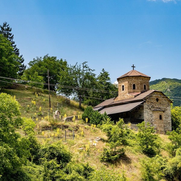 Македонско село ја крие оваа црква што изгледа како од бајка – Св. Никола, светилиштето што го чува духот на Мијаците
