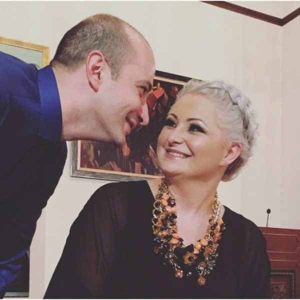 19-ката е нивна судбина: Нина Јанева и сопругот Александар прославуваат годишнина од брак