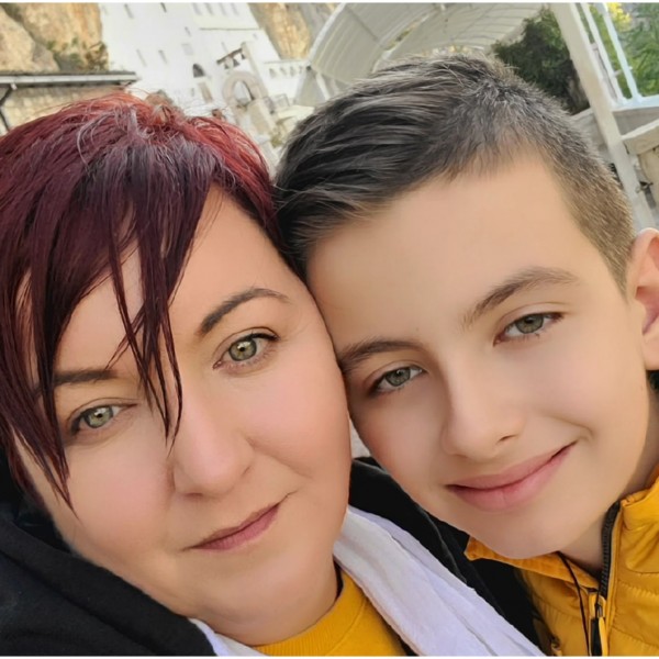 „Никој не го поканил Леон на роденден, само затоа што е поразличен од другите“: Искрена исповед на мајка со аутистично дете