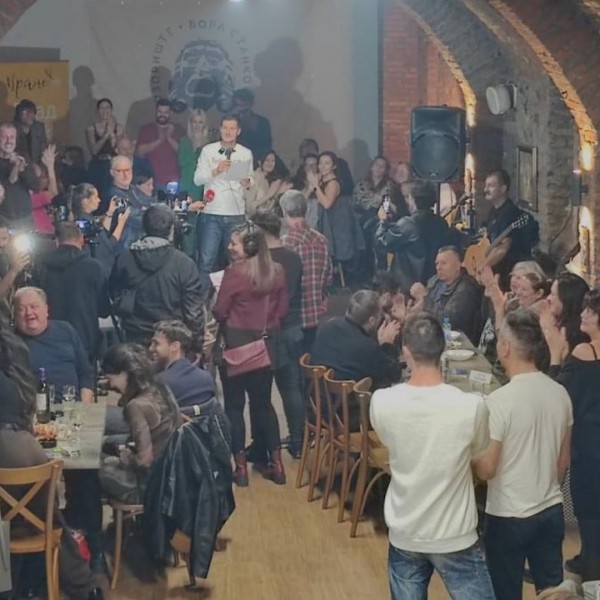 УБЕДЛИВ ТЕАТАРСКИ УСПЕХ – МНТ СО „НАРОДЕН ПРАТЕНИК“ ЈА ОСВОИ ГЛАВНАТА НАГРАДА НА ФЕСТИВАЛОТ „БОРИНИ ПОЗОРИШНИ ДАНИ“ ВО СРБИЈА