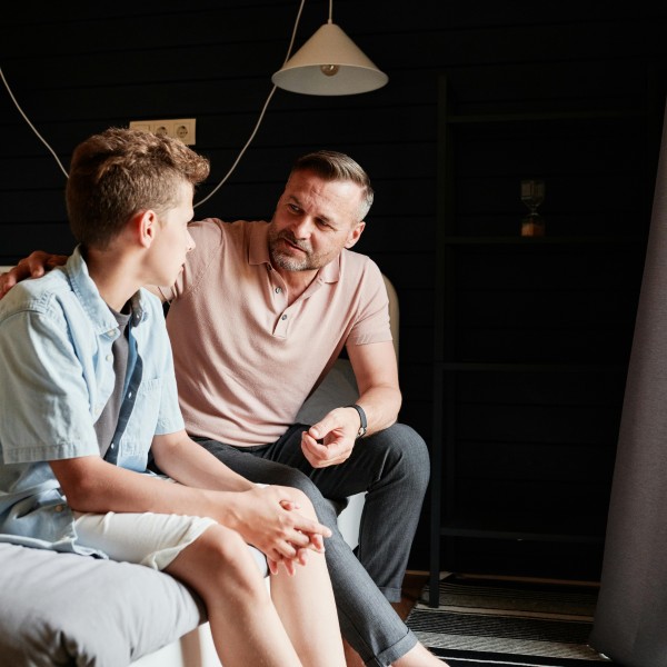 Од „пази да не земеш жена од лоша фамила“ преку „да не е од дрга вера“ до „само нека е женско“: Иронична, но реална исповед на еден татко