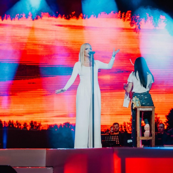 Кога музиката станува семејна приказна - Волческа ја посвети песната „Ведро е“ на својот внук