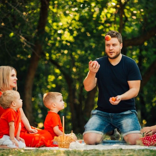Кога неговата сопруга се разболе, тој презеде сè: Александар сам одгледа 12 деца и докажа дека татковците можат сè