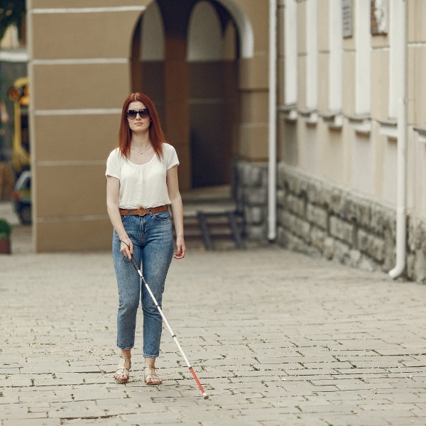 Се преправала дека е слепа 28 години: Причината ќе ве шокира, а сега има проблем со државата