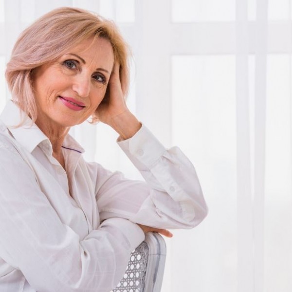 Зошто нашите жени на 50 години изгледаат како баби како целиот свет да го носат на грб: Додека Французинките дури тогаш започнуваат афери и изгледаат како да имаат 30 години