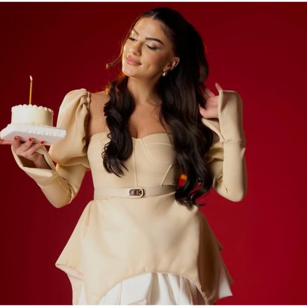 Македонската ѕвезда на „Гранд“ блесна во роденденска фотосесија за нејзиниот роденден (ФОТО)