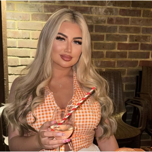 „Вашите мажи ми плаќаат за силикони и облини“:  Девојка тврди дека сите мажи изневеруваат, па се обратила до жените на нејзините „спонзори“