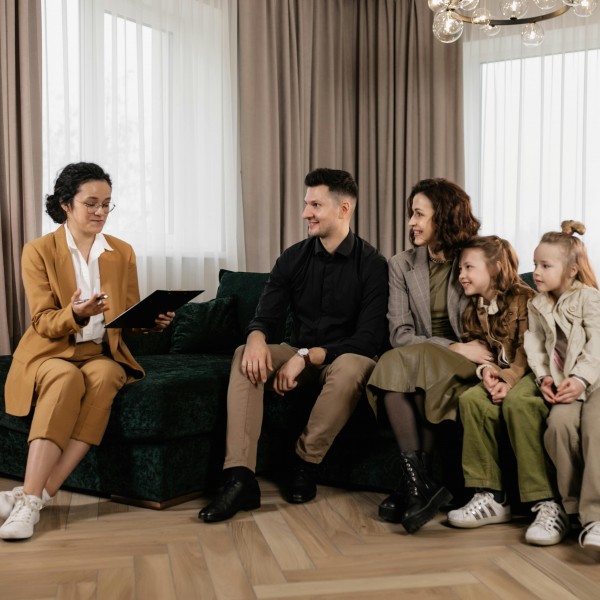 Ако ги воспитуваме нашите деца, како што сме воспитувани ние, државата ќе ни ги одземе: Седум воспитни принципи од 80тите кои денеска се строго казнувани