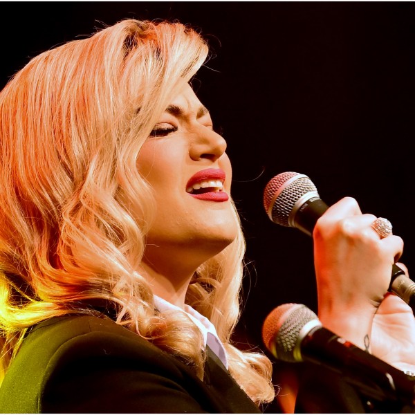 Како ви се допаѓа русокосата трансформација на пејачката: Елена Ристеска со стилски потег што сите го забележаа