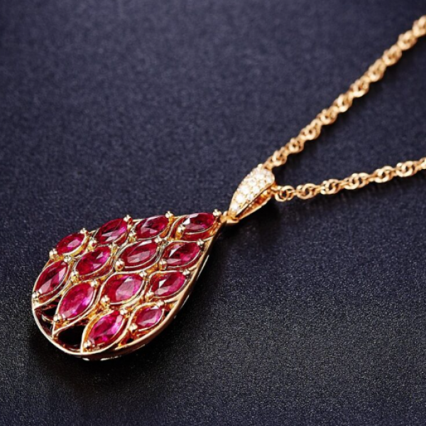 НАКИТ КАКО УКРАС ИЛИ ПЛОЧКИ ЗА ШТЕДЕЊЕ: Зошто не е сеедно во кој облик купувате злато?