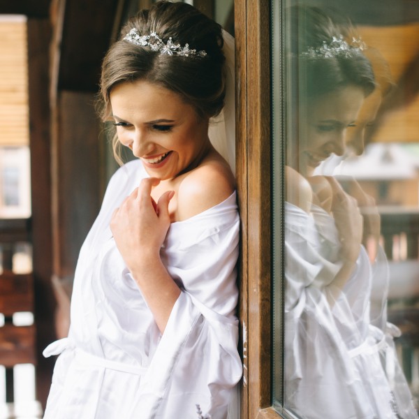 Прстенот од баба, фустанот од мајка, изнајмена венчаница: Грешки кои ги прават невестите и кои го кочат влезот на новата енергија