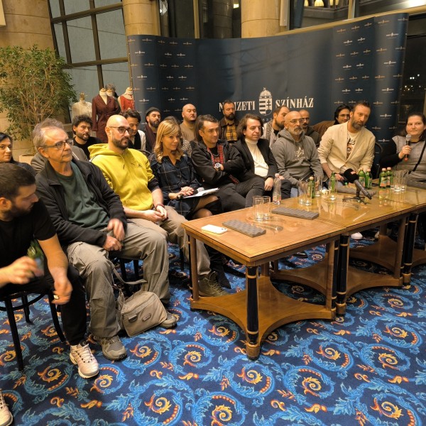 „Ничија земја“ на МНТ ја освои Будимпешта и предизвика емотивна дискусија меѓу актерите и публиката во унгарскиот театар