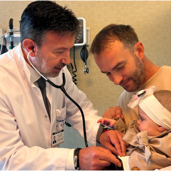 На 11 месеци Адријана води животна битка со тешка дијагноза: Нејзиниот татко-херој на приказната со среќен крај