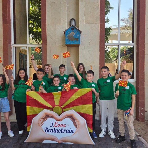 Македонски генијалци триумфираа на меѓународен натпревар: Освија 5 златни медали и добија највисока награда во Дубаи