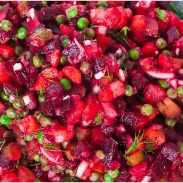 За Русите, само ова е вистинска руска салата, ни малку не е слична на онаа што ја правиме ние! Многу повкусна и поздрава