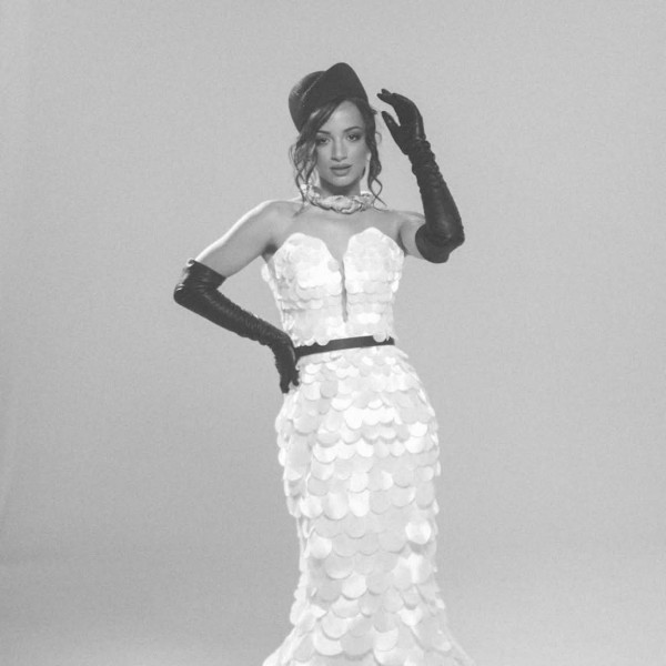 Мими Јовановска со нова балада што се чувствува до коска – „Те сакам“ - ВИДЕО