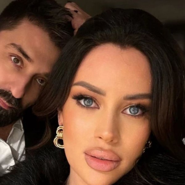 Велат дека девојчињата ја земаат убавината на мајка си: Сопругата на Огњен Амиџиќ покажа како изгледа непосредно пред породување (ФОТО)