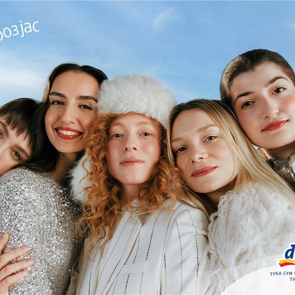 Блескајте со вашиот #скрозјас моден стил за време на веселите празнични денови исполнети со многу изненадувања !