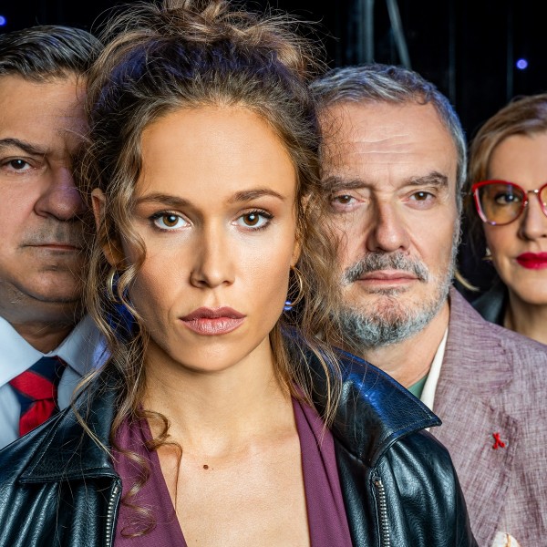 Нашиот Никола Ристановски држи час по актерство каде и да се појави: Екипата која ја предводеше доби награда во Младеновац