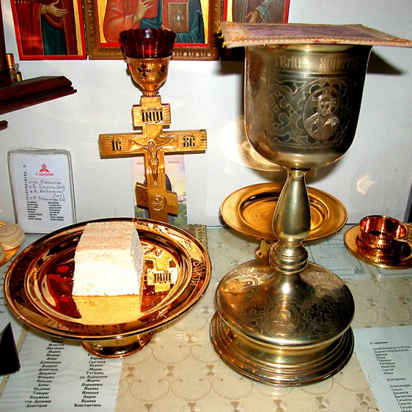 Кога лекарот проверил во лабораторија од чашата за причест дознал дека содржината е крв на 33 годишен маж: Денеска е монах Хрисант на Света Гора