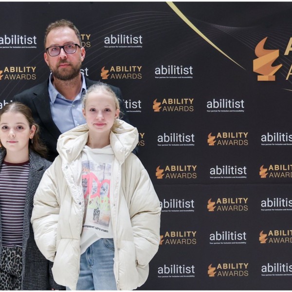 Сирма и Галена во поддршка на различностите: Министерот Љутков со ќерките на настан посветен на инклузијата