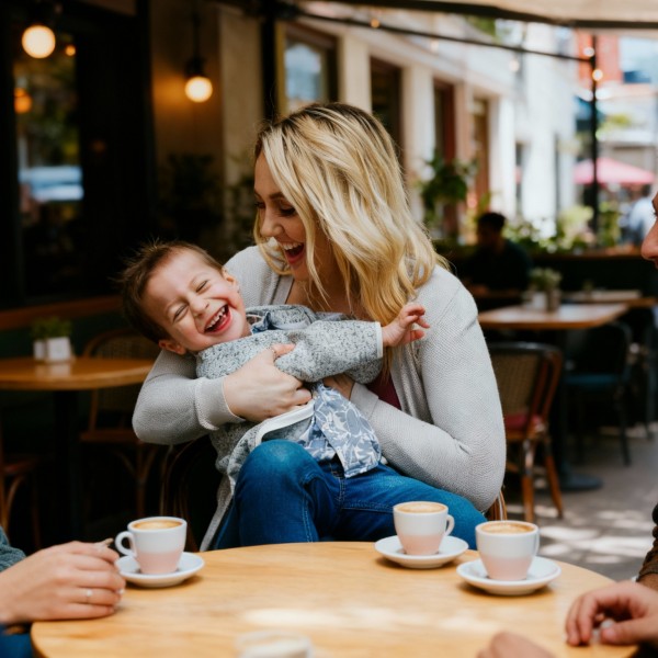 „Мајки одете си по кафиња, chat gpt ќе ви ги воспитува децата“: Експертите бесни од новите сознанија за злоупотребата на вештачката интелигенција