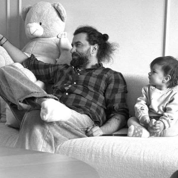 „Сè ѝ е мама денес, но утре ќе сум нејзиниот херој“ – Топлата фотографија на Стефан Филиповски што го стопи интернетот