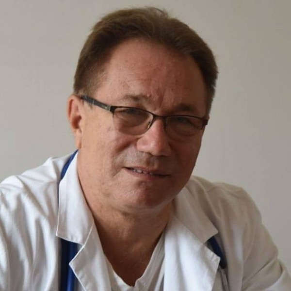 Доктор Беќаровски предупредува: Седењето е поопасно и од пушењето